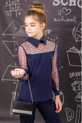Блуза з мереживними рукавами